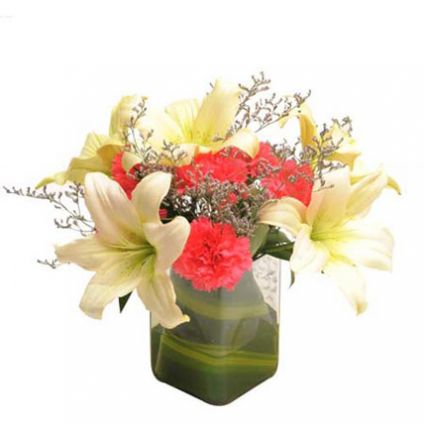 Glass vase arrangement